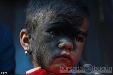 Bu kızın aynaya bakması yasak