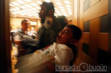 Polis Divan Oteli'ne Girdi