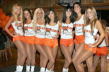 Hooters güzelleri