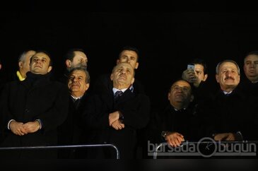 Daha dün omuz omuzaydılar..
