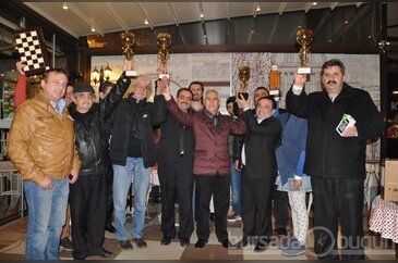 Bursa tavlada dünya rekoru kırdı, otomobili verdi