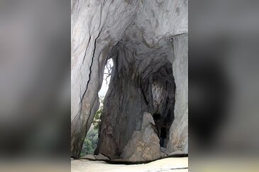 Yabancı turistlerin gözdesi mağaraya merdiven bekleniyor