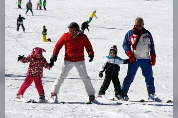 Uludağ'ı minik kayakçılar bastı