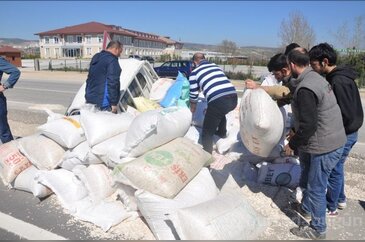 Böylesi görülmedi! Kazayı bırakıp çekirdek yediler....