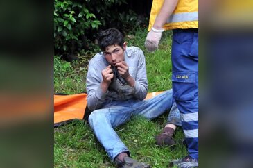 Bonzai komasına girince ekmek niyetine ayakkabısını yedi!