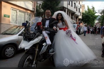 Bursa'da yunus timlerinden motosikletli gelin alma...