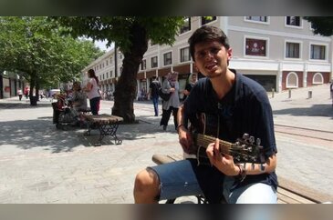 Bursalı müzisyene Zabıta'dan önce ceza sonra dayak
