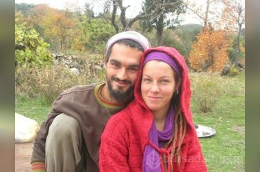 Genç çift Robinson hayatı sürüyor!