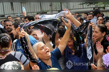 Oğlunun cenazesinde davul zurna çaldırdı