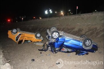 İki araç şarampole yuvarlandı