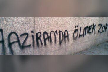 Birbirinden ilginç duvar yazıları