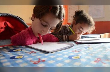Küçük Maria yaşama sarılıyor
