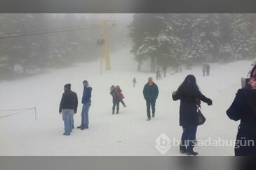 Uludağ'da beklenen kar yağışı başladı