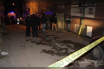 Arkadaşını başına çekiçle vurarak öldürdü	