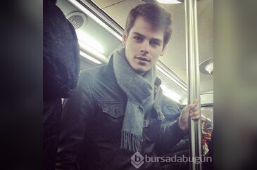 Metroda yakışıklı avı!
