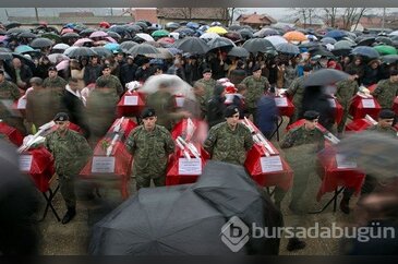 Toplu mezardan çıkan 28 Kosovalı asker toprağa verildi