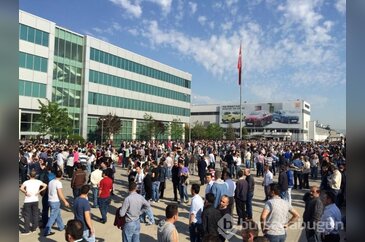 Bursa'da tarihi eylem! Renault işçileri üretimi durdurdu