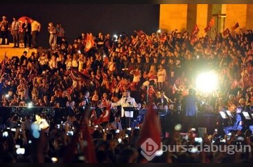 Anıtkabir'de binlerce kişi