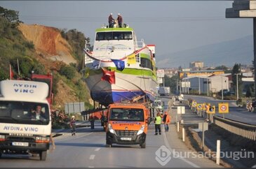 Kara yoluyla en büyük gemi Bursa'da taşındı	