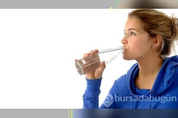 Bilim kanıtladı: Ayakta su içmek...
