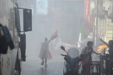 LGBTİ yürüyüşüne gazlı ve plastik mermili müdahale