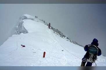 Everest Dağı'nın tepesinde şok!