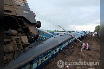 Hindistan'da iki tren aynı köprüde raydan çıktı 24 ölü