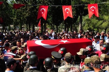 Şehit askerler son yolculuklarına uğurlandı