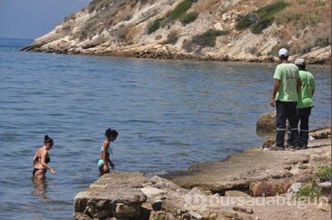 Kuşadası'nda 2 plajdan denize giriş yasaklandı