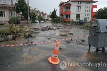 Tavşanlı ilçesinde birçok ev su altında kaldı