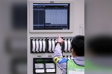 Japonya protestolara rağmen nükleer geri döndü