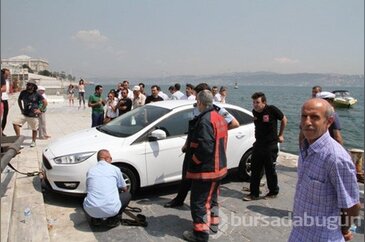 Otomobil denize düşmekten kurtarıldı