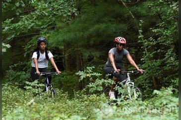Obama ailesinin bisiklet keyfi
