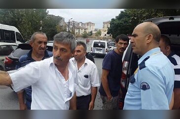 Otobüs gecekonduya girdi