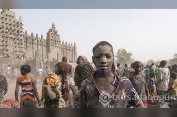 Mali'deki Büyük Cami'ye çamur imecesi