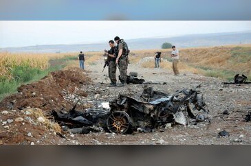Bomba yüklü araç infilak ettirildi