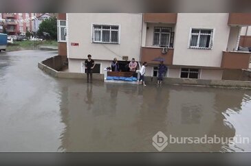 Ümraniye'de birçok ev ve işyeri sular altında kaldı