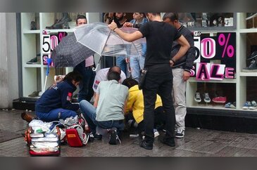 İstiklal Caddesi'nde kalp krizi geçirdi