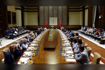 Erdoğan, 16 Türk işçiyi ve ailelerini ağırladı