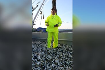 Davutoğlu, balıkçı teknesine binerek denize açıldı