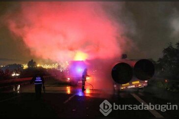 Bursa'da demir boru yüklü TIR alev aldı