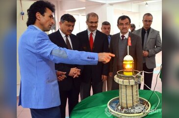 Tuhafiyeciden tarihi eserlerin minyatürleri sergisi