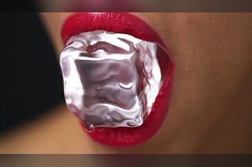 Buz küpüyle yapabileceğiniz 10 seksi şey