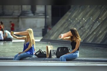 Kaldır kafanı şu ekrandan artık!