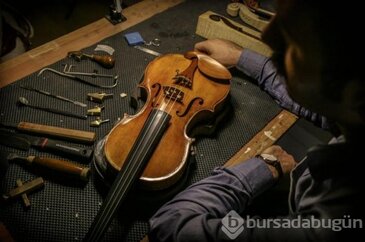 Bursa'da bir garip tamir! Keman, viyolonsel "Ortodontist"i...