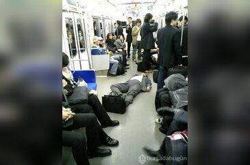 İş yorgunu Japonlar