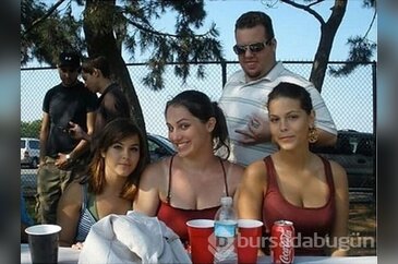 İnsanların fotoğraflarını sabote eden arkaplan insanı