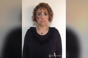 Bursa'da, kadına şiddete karşı makyajlı eylem