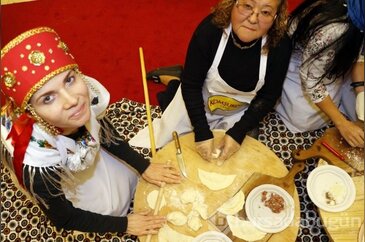 Rus gelinler börek açtı