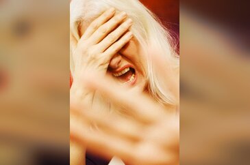 Panik atak nedir? Belirtileri nelerdir?